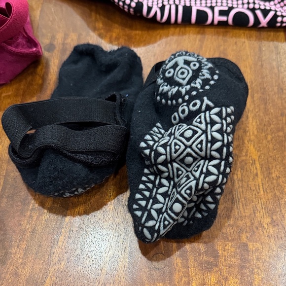 Lot of 7 Wildfox and Yoga Socks Collection - Picture 2 of 7